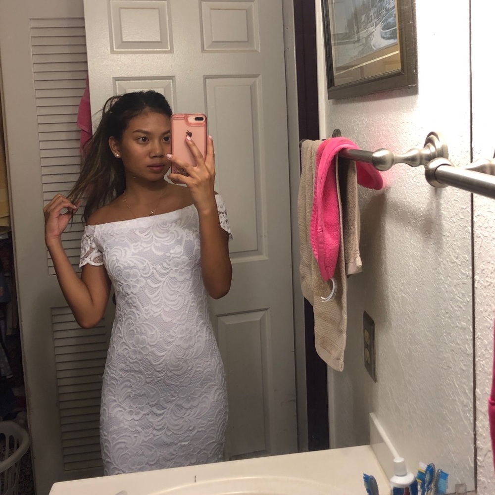 WHITE LACE BODYCON DRESS